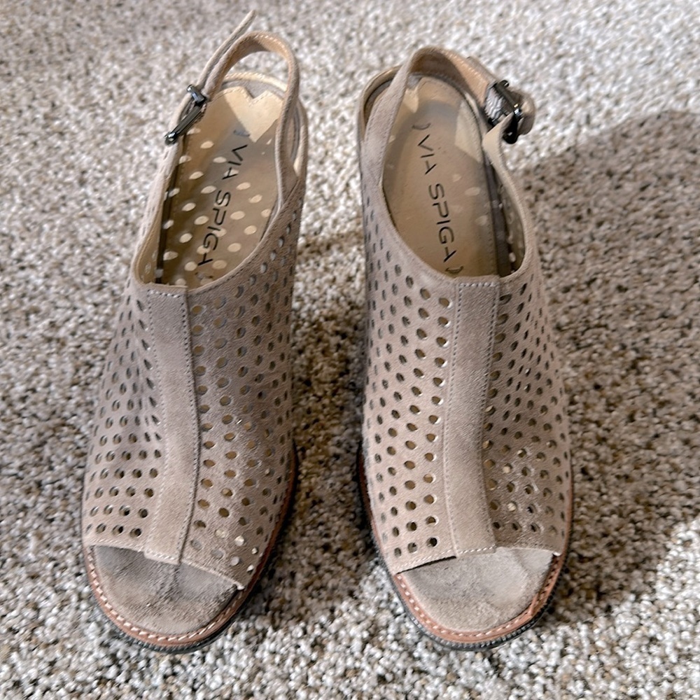 Via Spiga Suede perforated Peep Toe Heels, 7M, EUR 37.5, VGUC